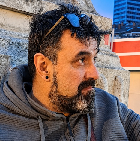 Daniel Ezquerra b